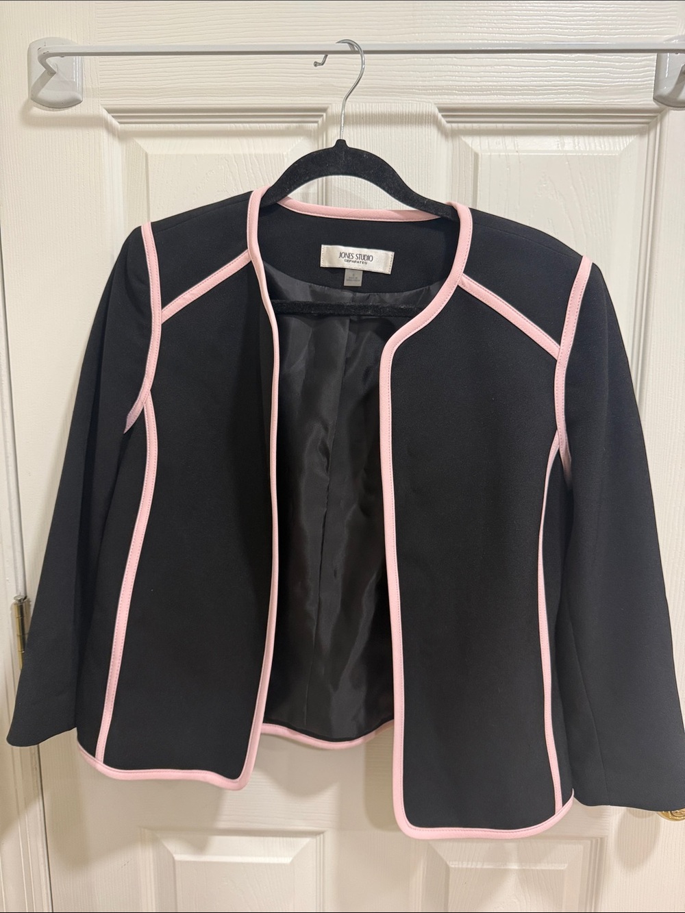 Jones Studio Black Open-Front Blazer with Pink Piping